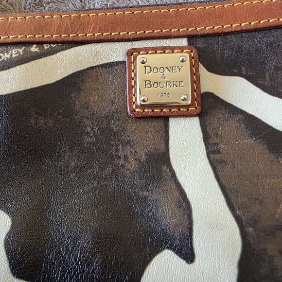Dooney & Bourke Giraffe Print Wristlet Mini Shoulder Bag Brown Cream Leather - Picture 3 of 13